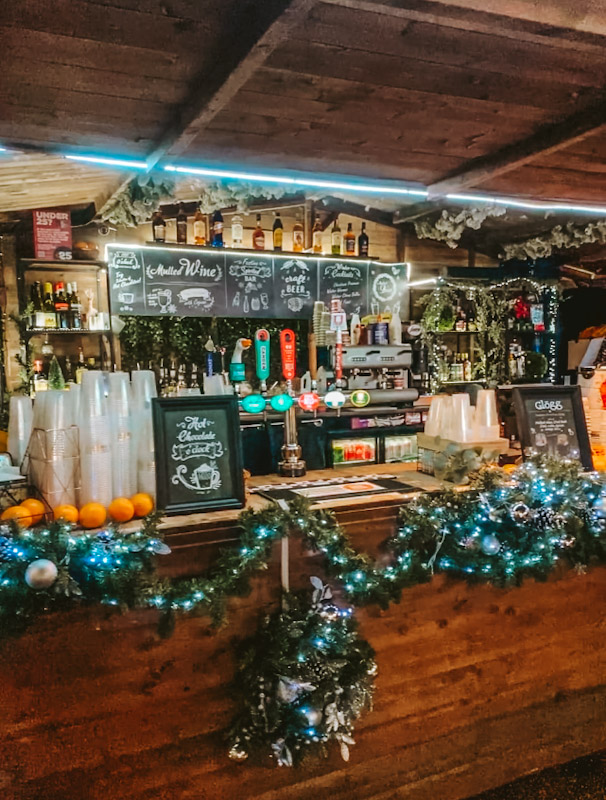 Beers and mulled wine at Christmas by The River - Photo Likelovedo
