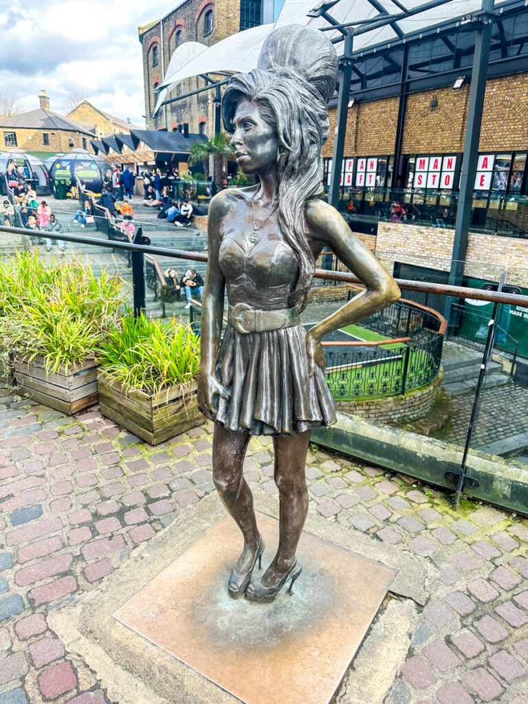 Amy Winehouse statue full view in Camden Town