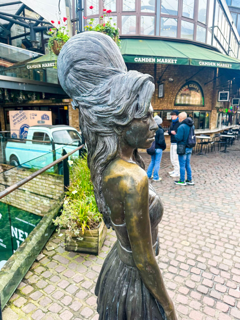 Amy Winehouse statue side view of beehive hairdo